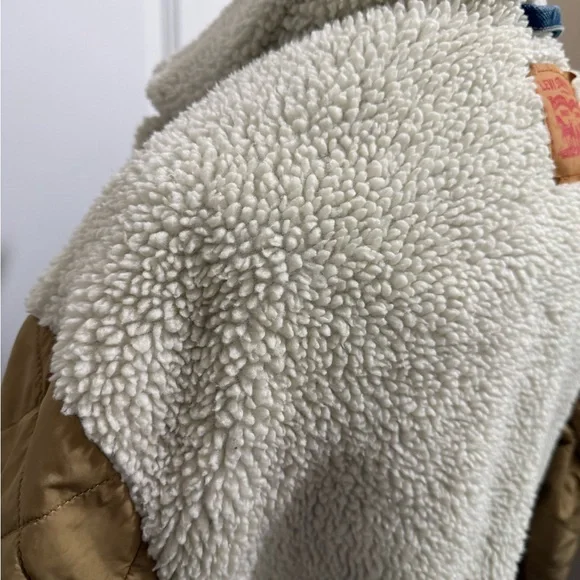 New like Levi's Blue Denim Jacket with Sherpa Lining. - Picture 12 of 13